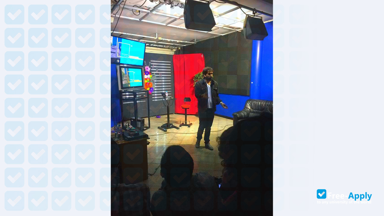 Foto de la Center for University Studies in Journalism and Art in Radio and Television PART #10