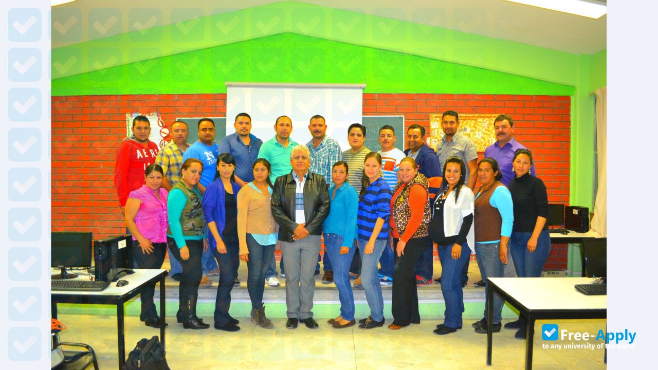 Photo de l’Normal Urban School Professor Carlos A Carrillo