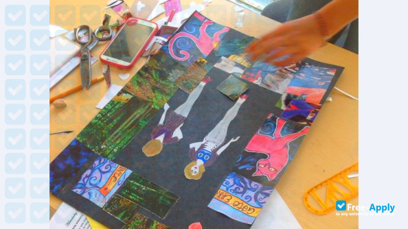 Photo de l’Professional School of Fashion Design Puebla #2