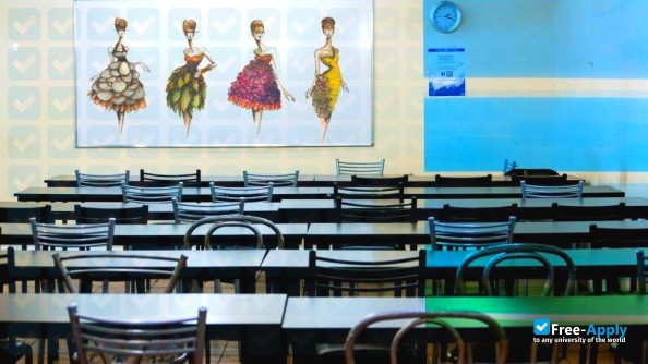 Foto de la Higher Institute of Architecture and Design #3