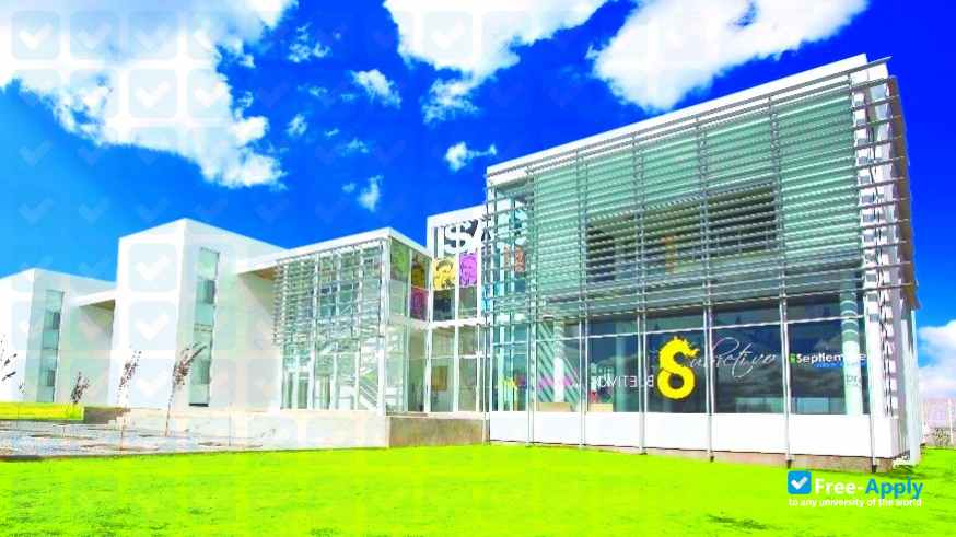Foto de la Higher Institute of Architecture and Design #7