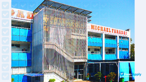 University Michael Faraday фотография №2