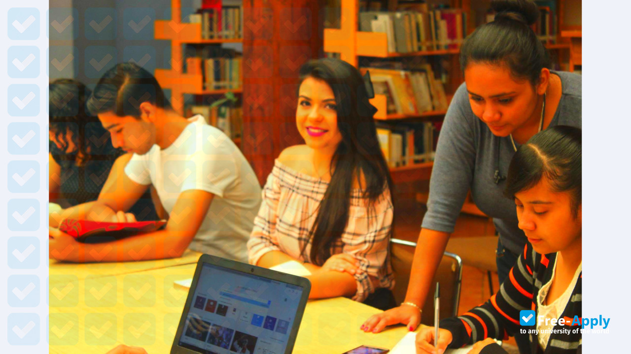 Foto de la Technological Institute of Uruapan #8