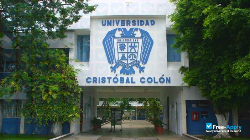 Foto de la University Christopher Columbus #2