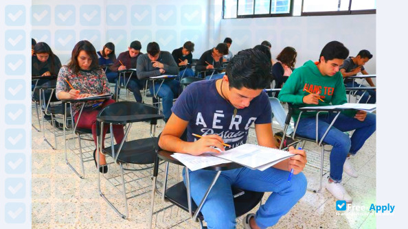 Foto de la University Cuauhtemoc #3