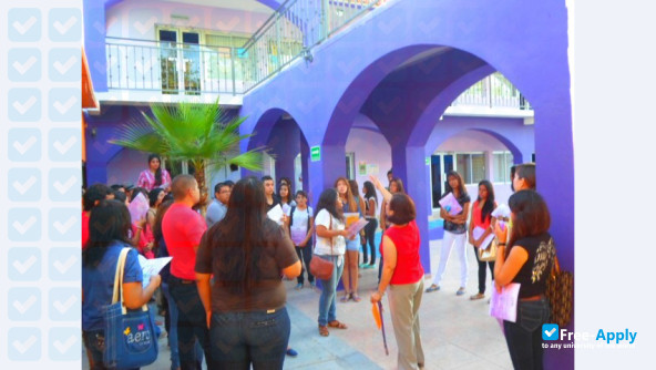 Foto de la University Mundial #2