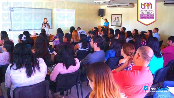 Foto de la University Mundial #6