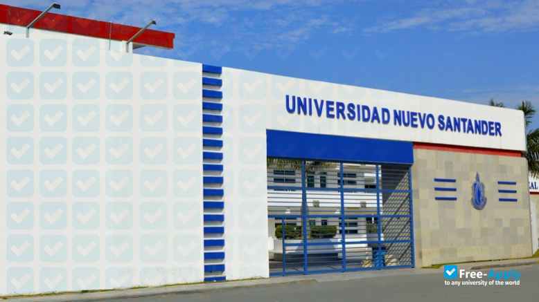 Foto de la University Nuevo Santander #4