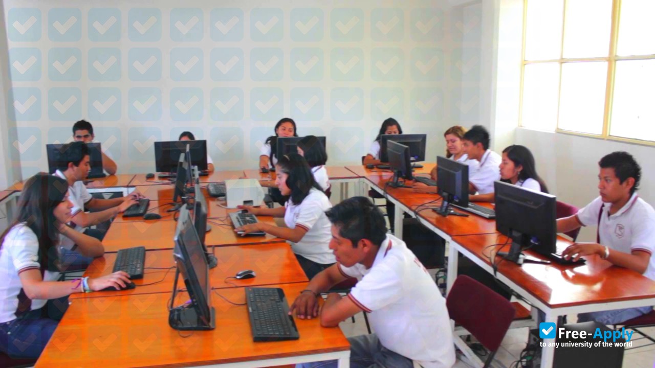 Foto de la Universidad Hispana #2