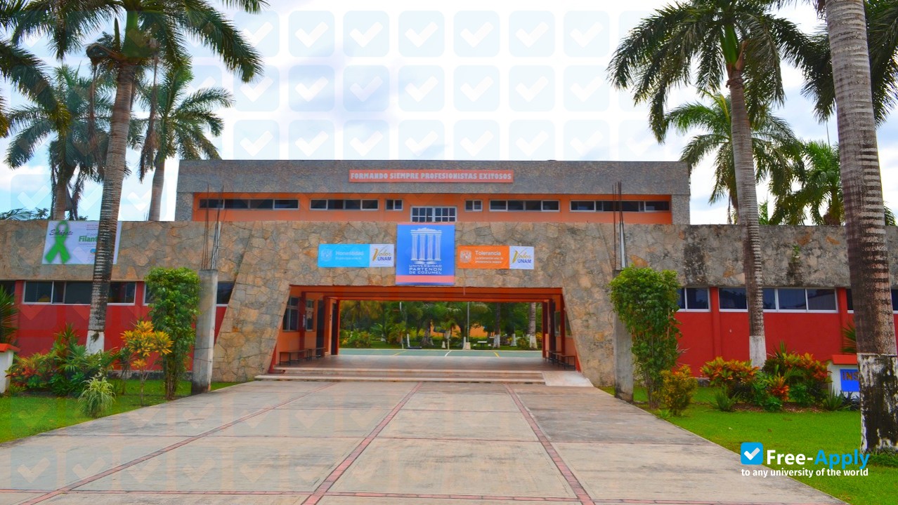 Photo de l’University Partenon de Cozumel #3