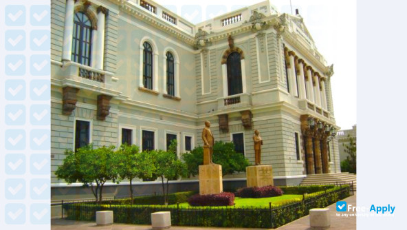 Foto de la University of Guadalajara #3