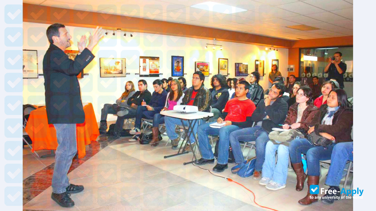 Photo de l’University of the Californias #3