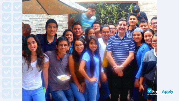Foto de la University of the Nations #4