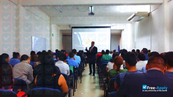 Foto de la University of the Nations #8