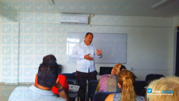 Foto de la University of the Nations #7