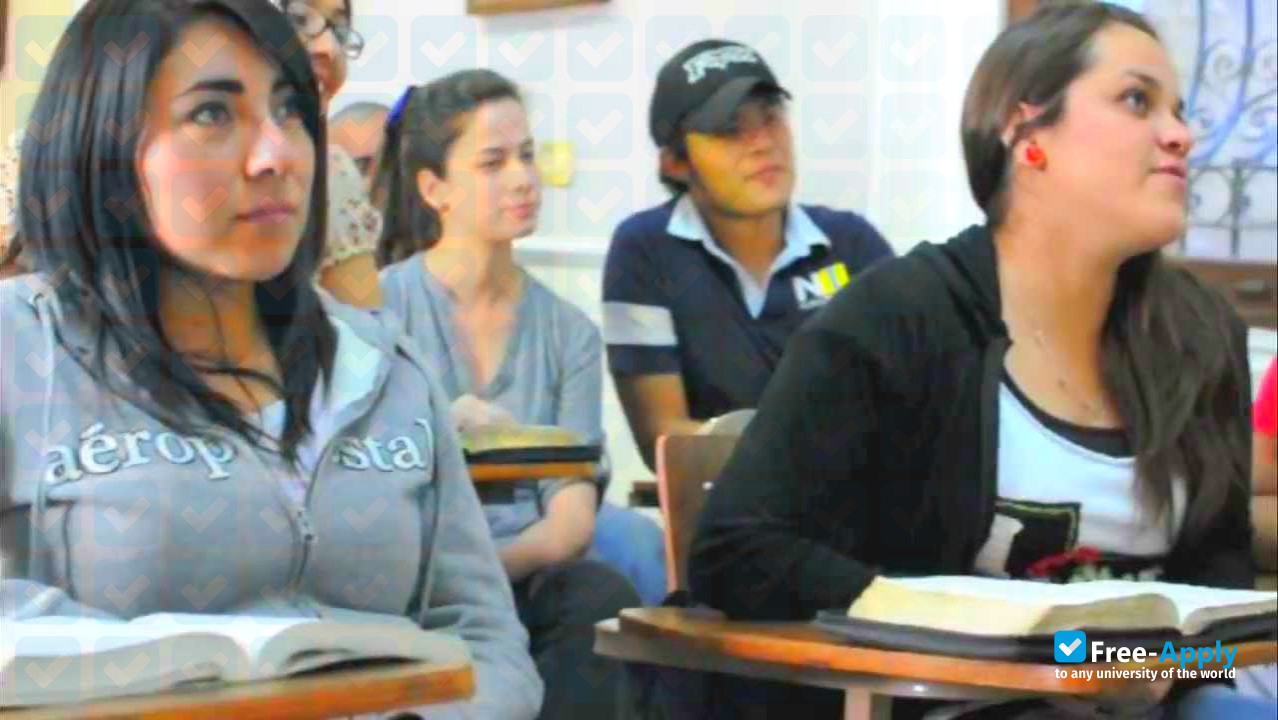 Foto de la University of the Nations #5