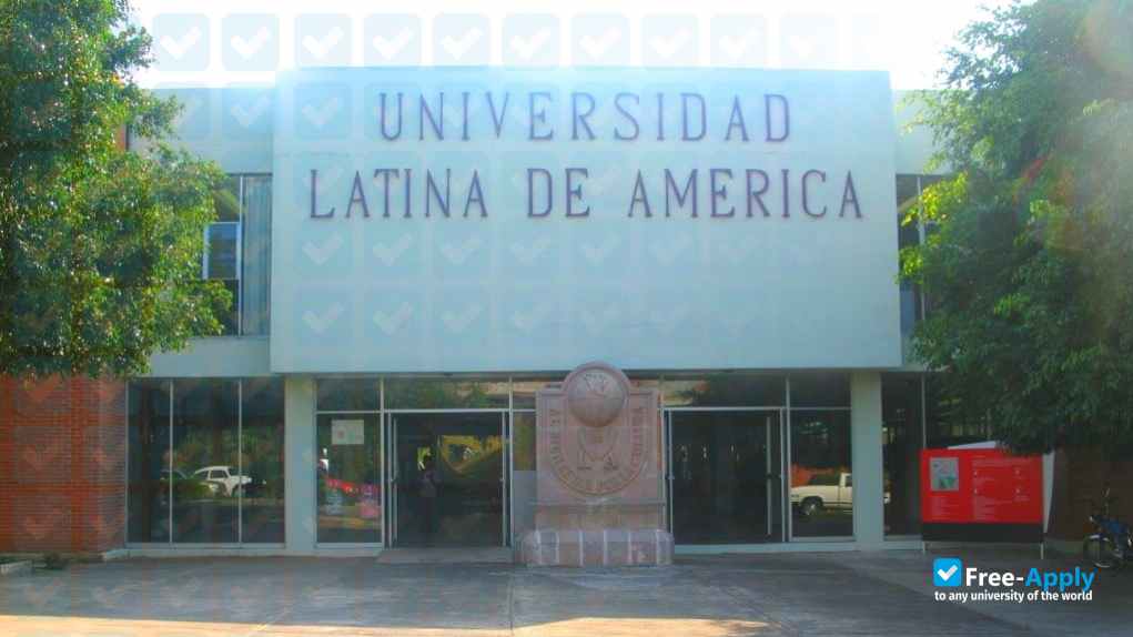 Foto de la Latin American University #7