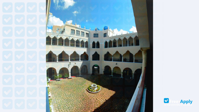 Foto de la Autonomous University of Yucatan #2
