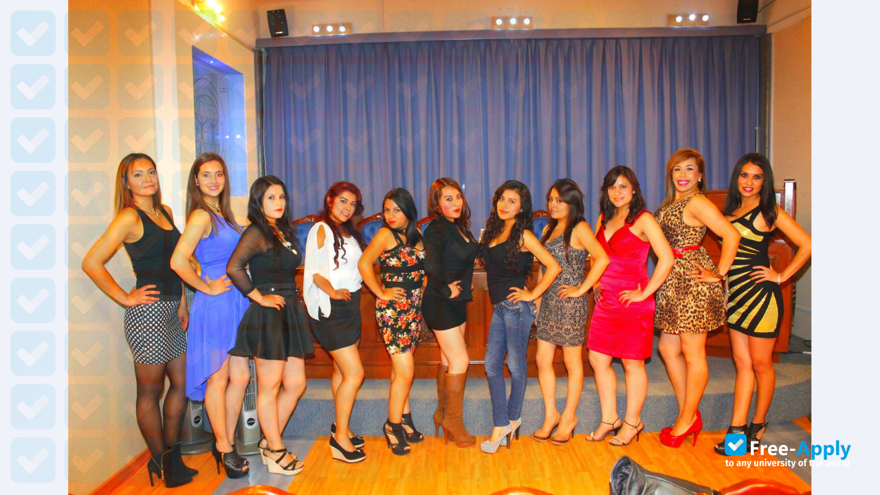 Foto de la University Center of Hidalgo #5