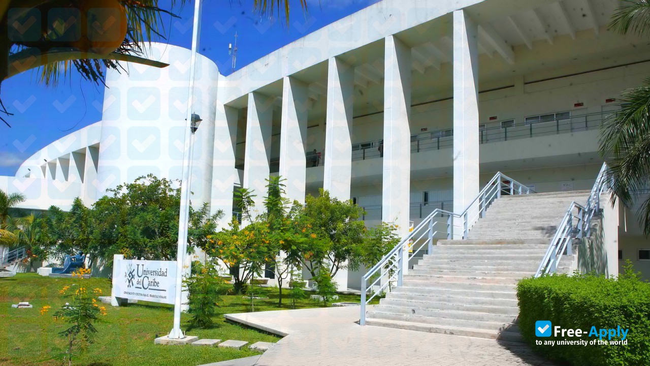 Foto de la University of the Caribbean #2