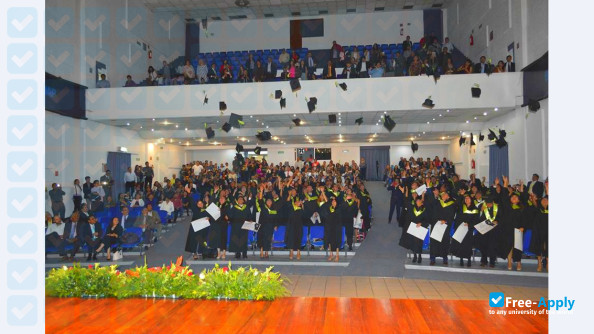 Foto de la 21st Century University #4