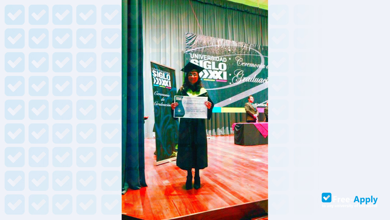 Foto de la 21st Century University #2