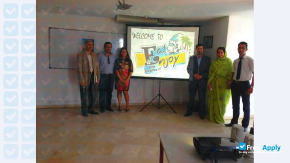 Foto de la Knowledge Computer and Business Institut #5