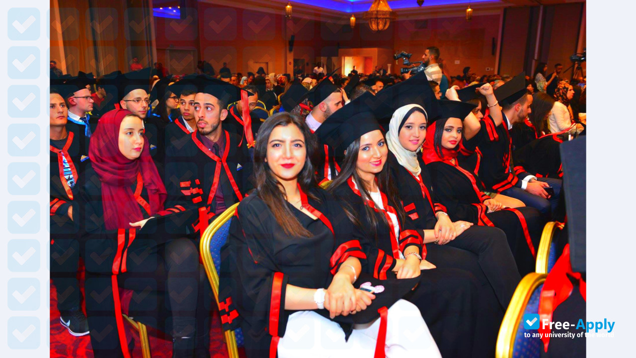 Photo de l’School of Business, Management and Computer Science (EMCGI) #5