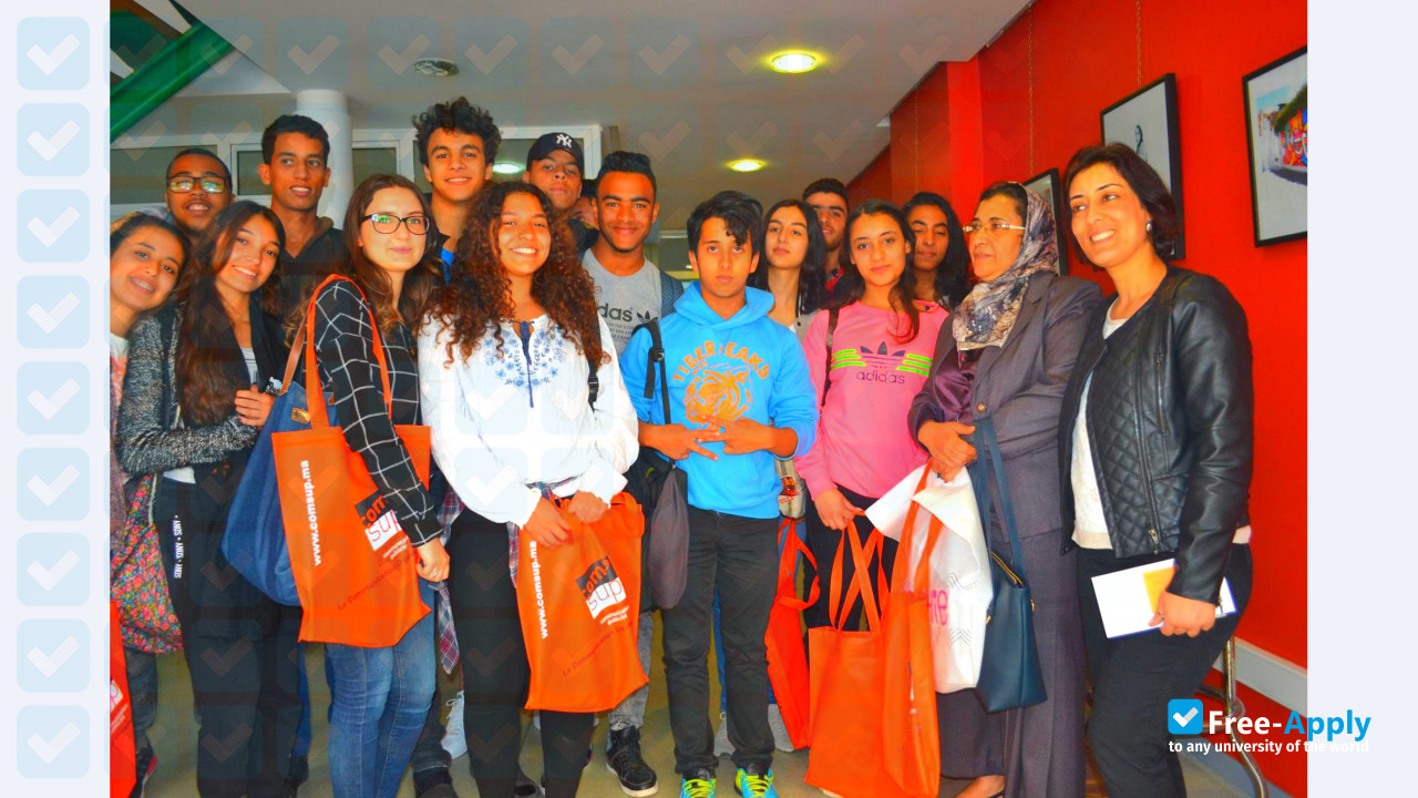 Foto de la School of Communication and Publicity #9