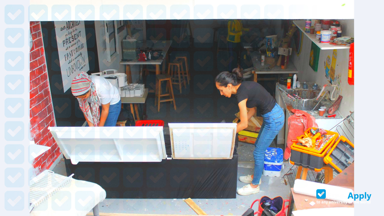 Foto de la Higher School of Design and Visual Arts #6