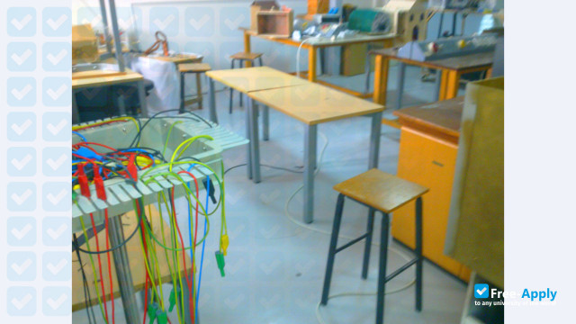 Foto de la Higher College of Technology #1