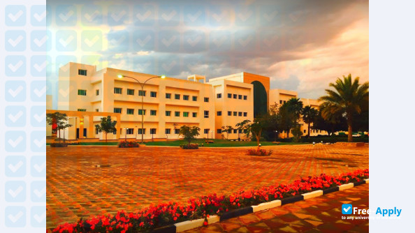 Foto de la Middle East College #6