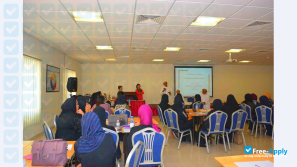 Foto de la Modern College of Business & Science #2