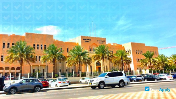 Foto de la Oman Medical College #3