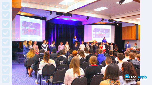 Photo de l’Universal College of Learning #3