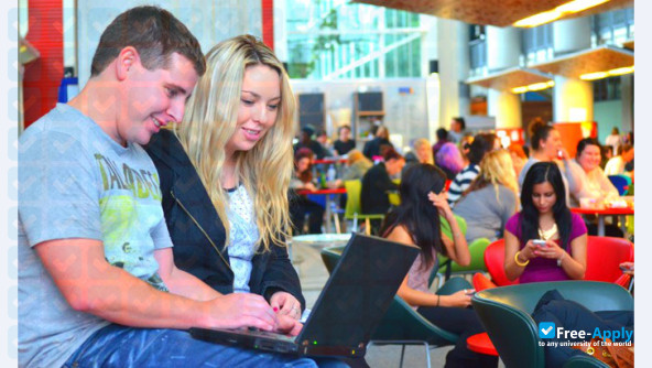 Photo de l’Universal College of Learning #4