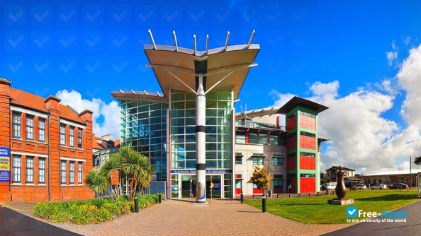 Photo de l’Universal College of Learning #5