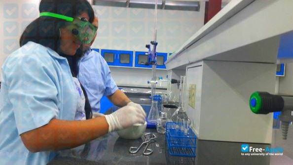Foto de la University of Technology and Commerce #11