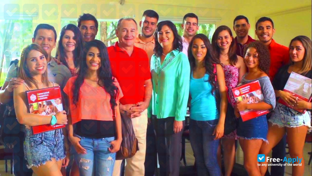 Foto de la Martin Luther King Evangelical University #4