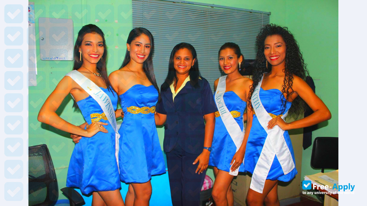 Foto de la Technical University of Commerce #4