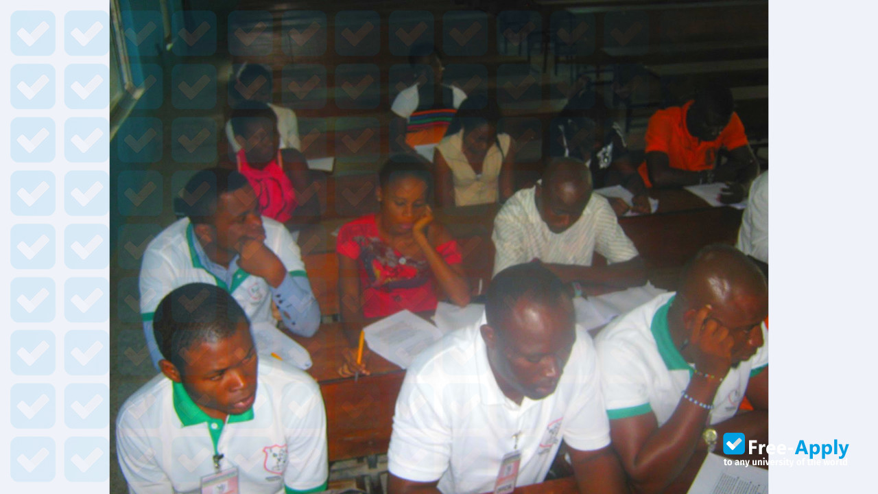 Foto de la Federal College of Education Technical Omoku #10