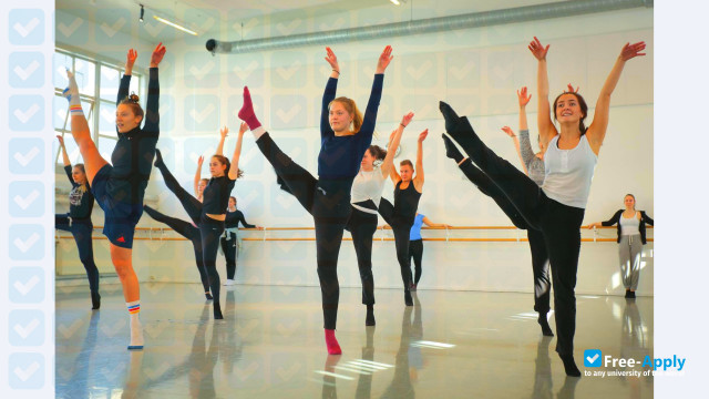 Photo de l’Norwegian School of Dance #4