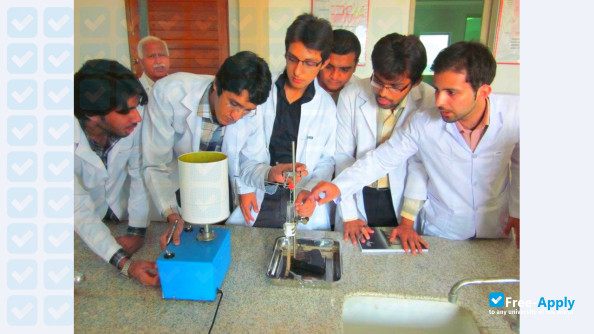 Photo de l’Akhtar Saeed Medical and Dental College #8