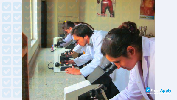 Photo de l’Akhtar Saeed Medical and Dental College #2