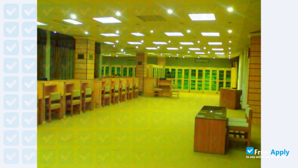 Foto de la Allama Iqbal Medical College #2