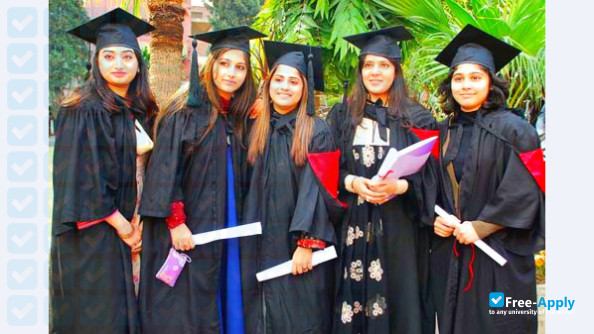 Fatima Jinnah Medical University фотография №2
