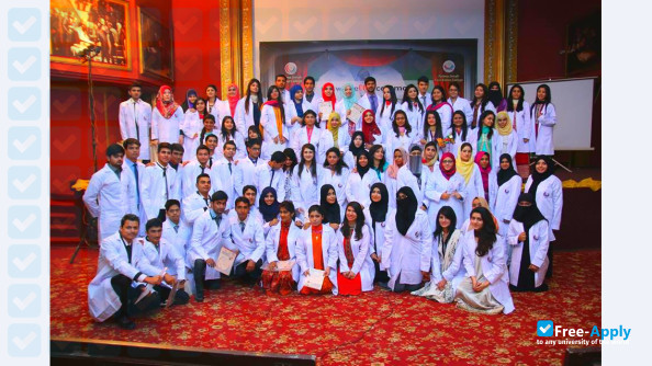 Foto de la Fatima Jinnah Dental College #1