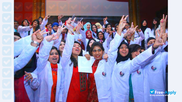 Foto de la Fatima Jinnah Dental College #12