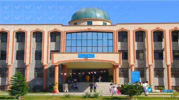 Foto de la National University of Modern Languages Islamabad #2