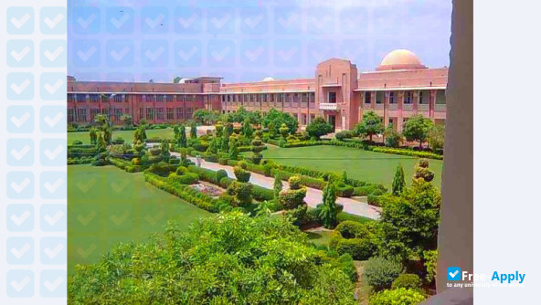 Foto de la Nishtar Medical College #2